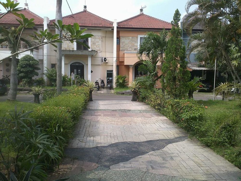 อิสตานา เปอร์มาตา จูอันดา Hotel Sawotratap ภายนอก รูปภาพ