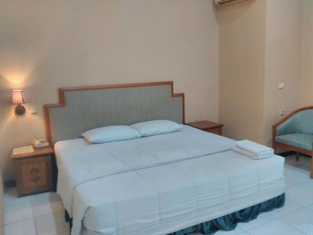 อิสตานา เปอร์มาตา จูอันดา Hotel Sawotratap ภายนอก รูปภาพ
