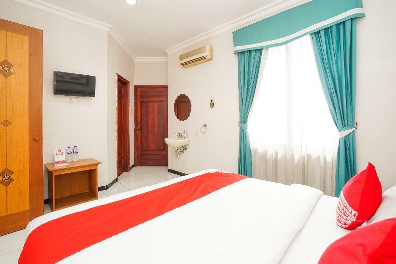 อิสตานา เปอร์มาตา จูอันดา Hotel Sawotratap ภายนอก รูปภาพ
